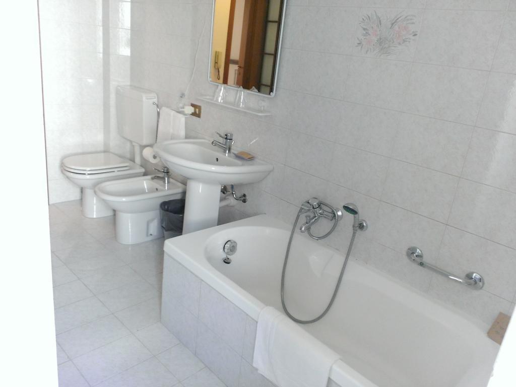 Hotel Rossobarolo Pokoj fotografie